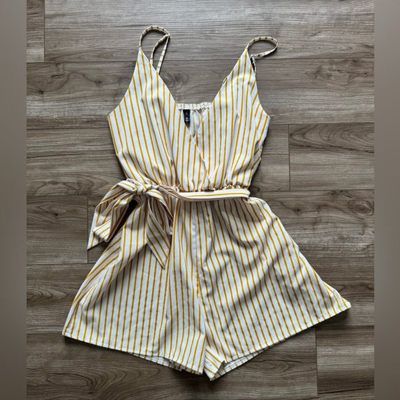 ZAFUL YELLOW WHITE STRIPE ROMPER Women’s Size Medium - Picture 3 of 11